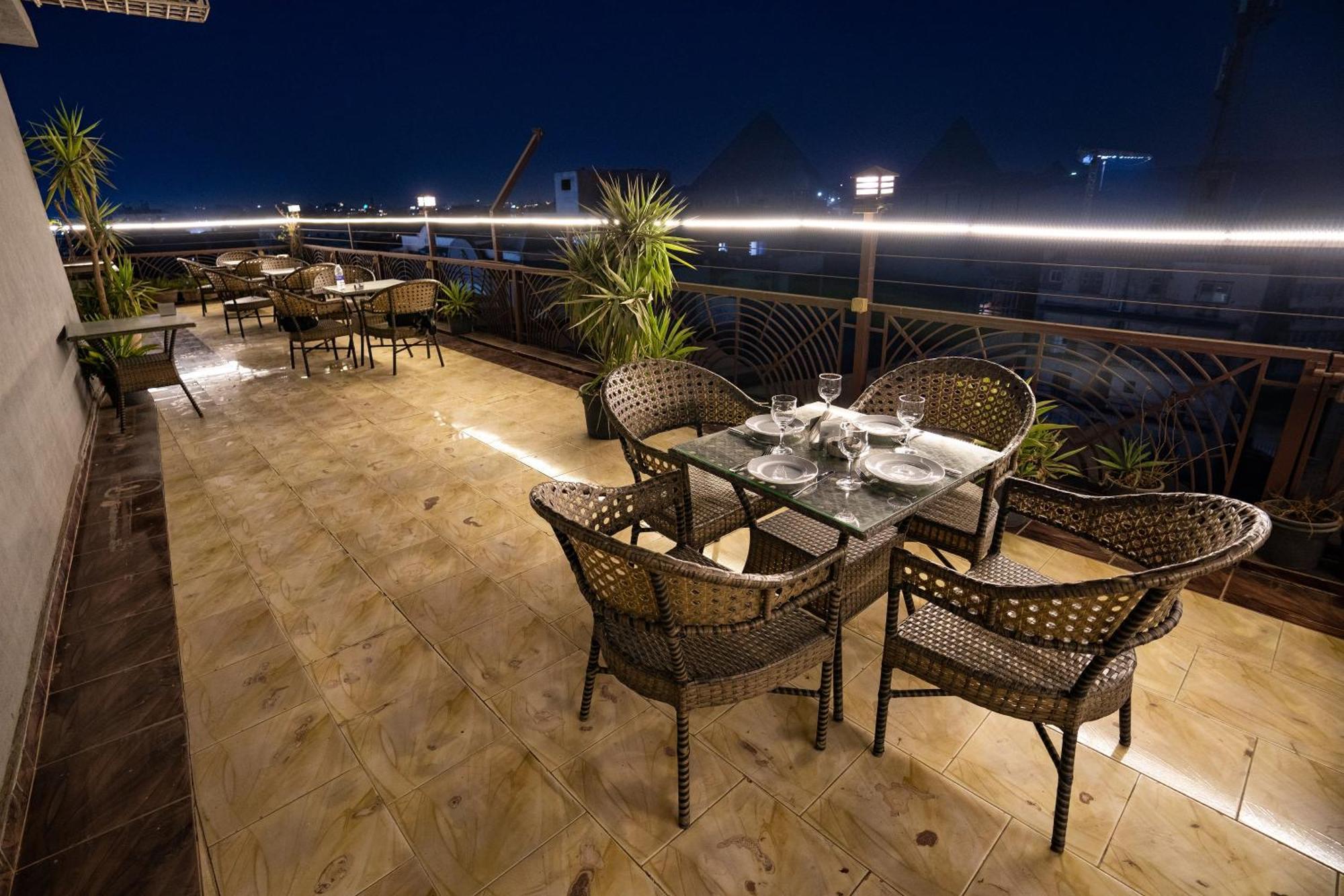 Pyramids Gem Plaza Hotel Kafrat al Jabal Exterior photo